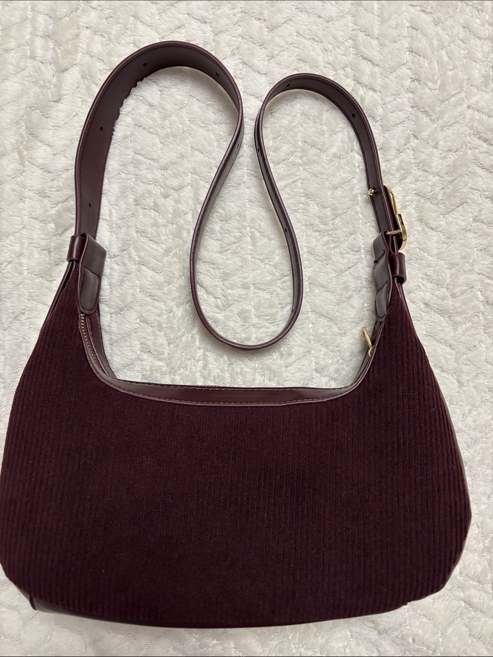 Elegant Burgundy Shoulder Bag with Knit Body